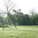 Au Bord De La Saint-Georges-de-la-Riviere